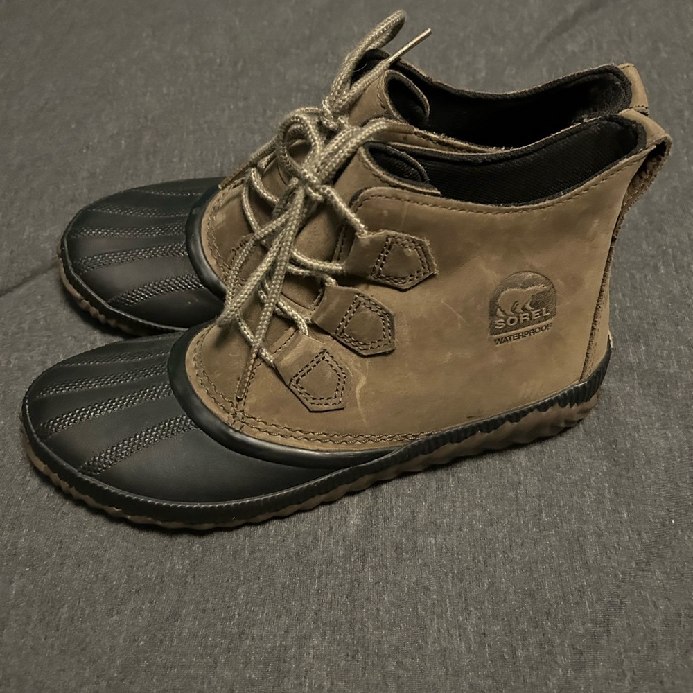 NWT Sorel Women's Out and About Plus Ankle Boots (9) - Picture 6 of 6